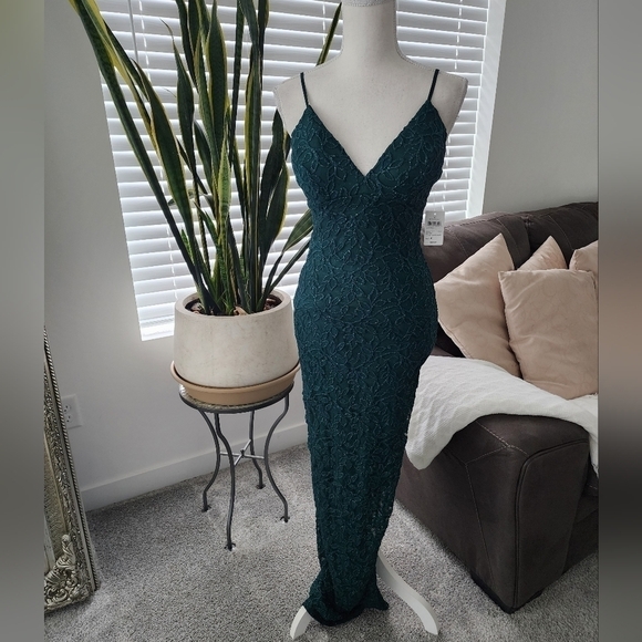 Windsor Marylou Lace Mesh Plunge Neck Formal Dress. Color: HUNTER. Size … - Picture 3 of 8